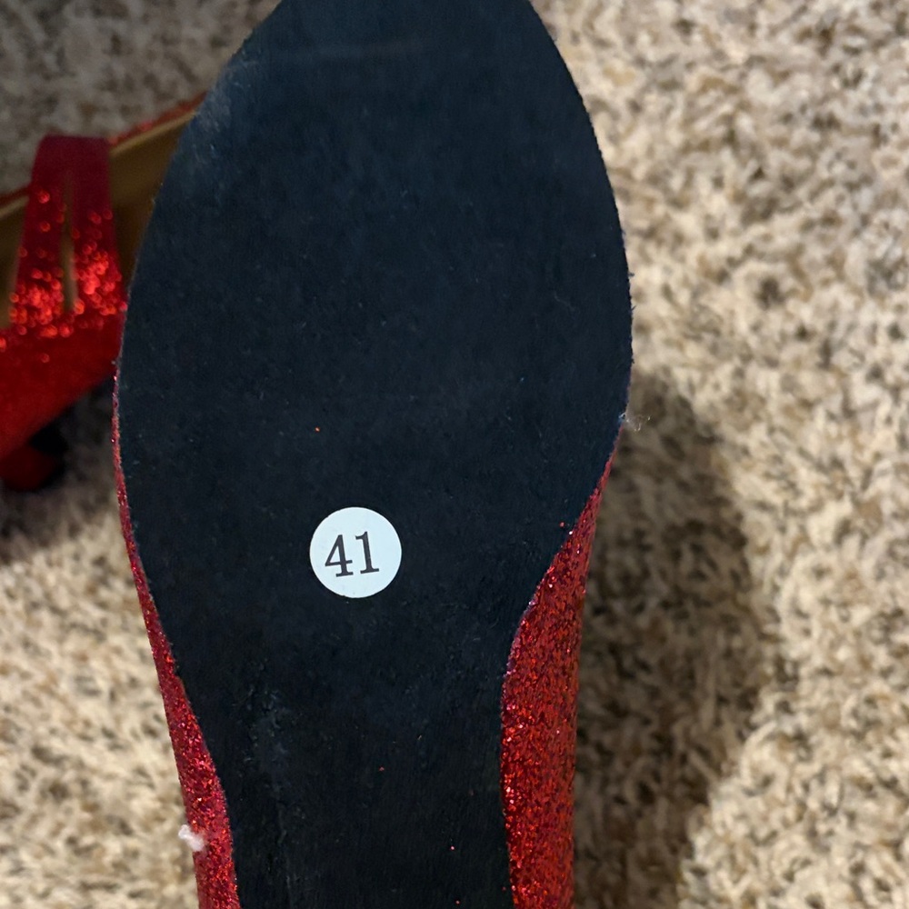 Red Glitter Dorothy costume shoes - Picture 3 of 4